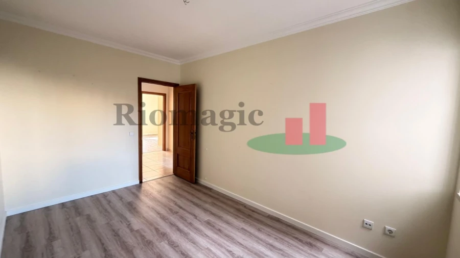 Apartamento T2 para Venda em Bombarral e Vale Covo Foto 14