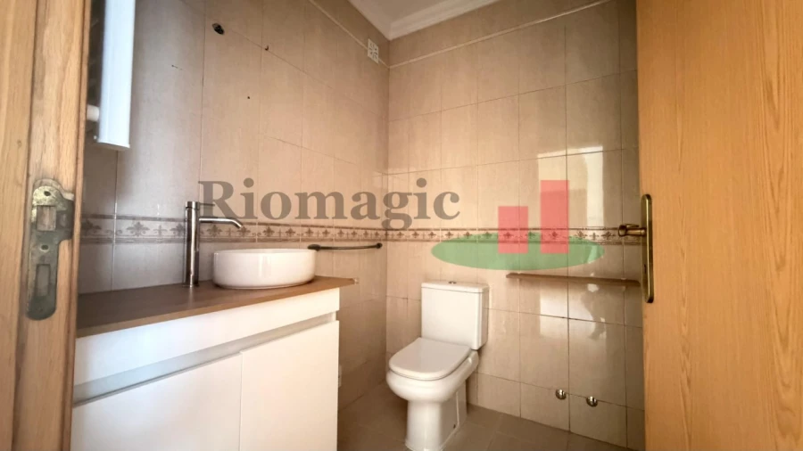 Apartamento T2 para Venda em Bombarral e Vale Covo Foto 16