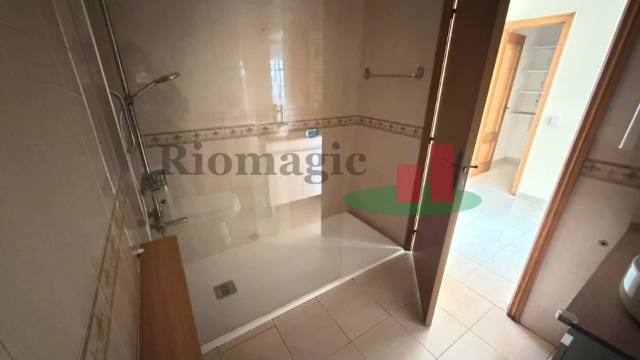 Apartamento T2 para Venda em Bombarral e Vale Covo Foto 17