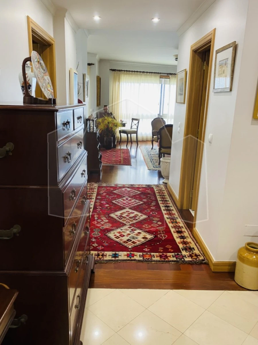 Apartamento T5 para Venda em São Martinho Foto 2