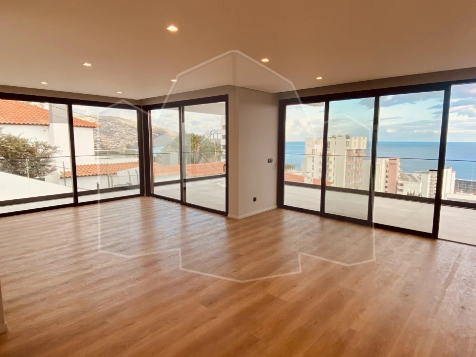 Apartamento T4 para Venda em São Martinho Foto 2