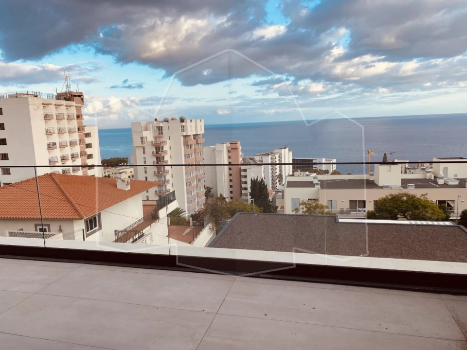 Apartamento T4 para Venda em São Martinho Foto 4