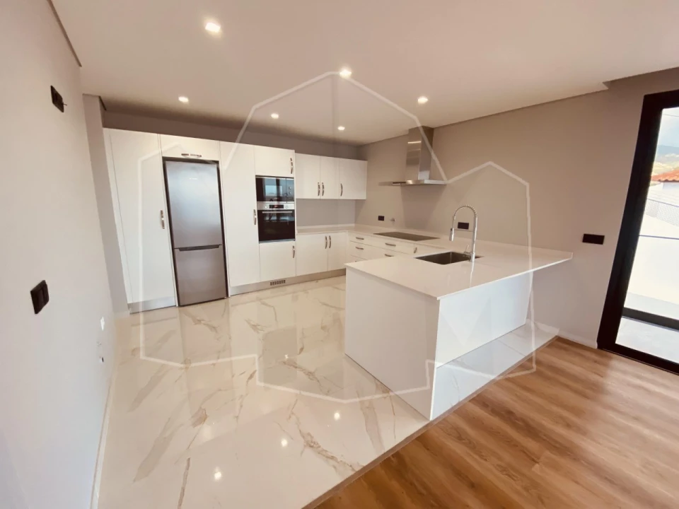 Apartamento T4 para Venda em São Martinho Foto 5