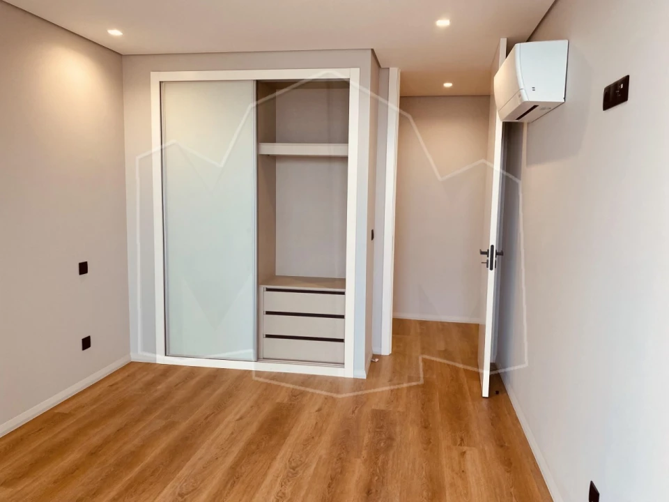 Apartamento T4 para Venda em São Martinho Foto 12