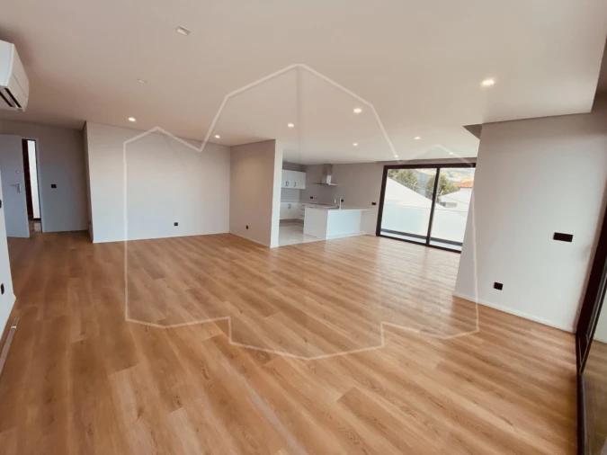 Apartamento T4 para Venda em São Martinho Foto 3