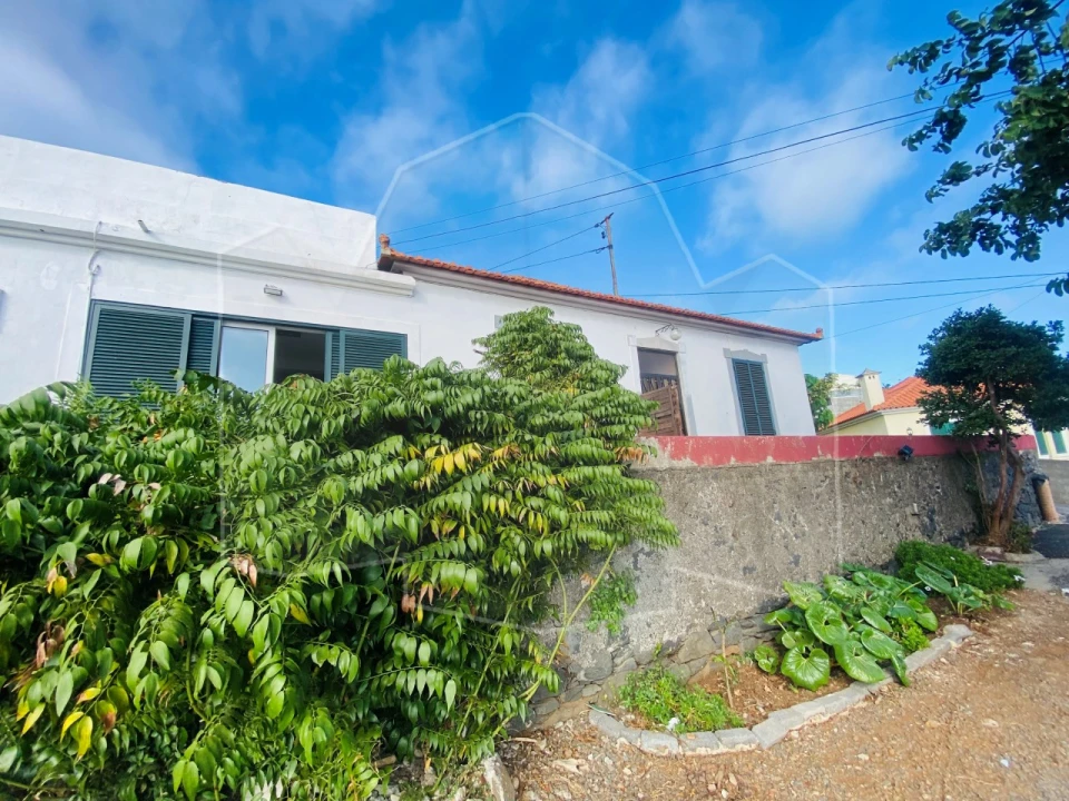 Moradia T5 para Venda em Funchal (Santa Maria Maior) Foto 1