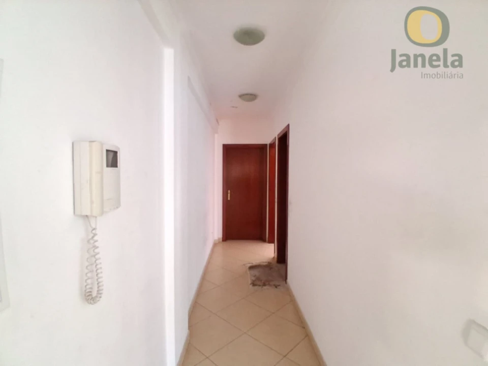 Apartamento T2 para Venda em Faro (Sé e São Pedro) Foto 3
