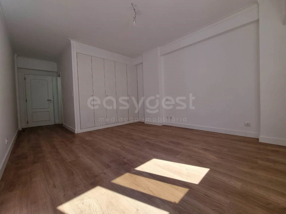 Apartamento T3 para Venda em São Domingos de Benfica Foto 4