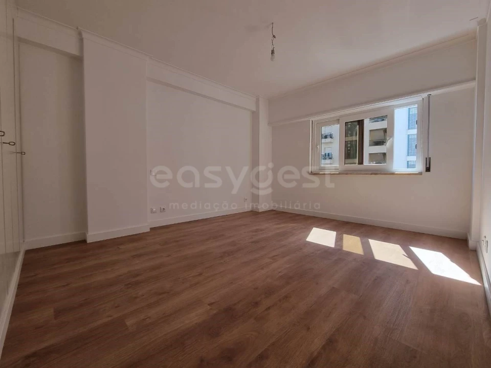 Apartamento T3 para Venda em São Domingos de Benfica Foto 5