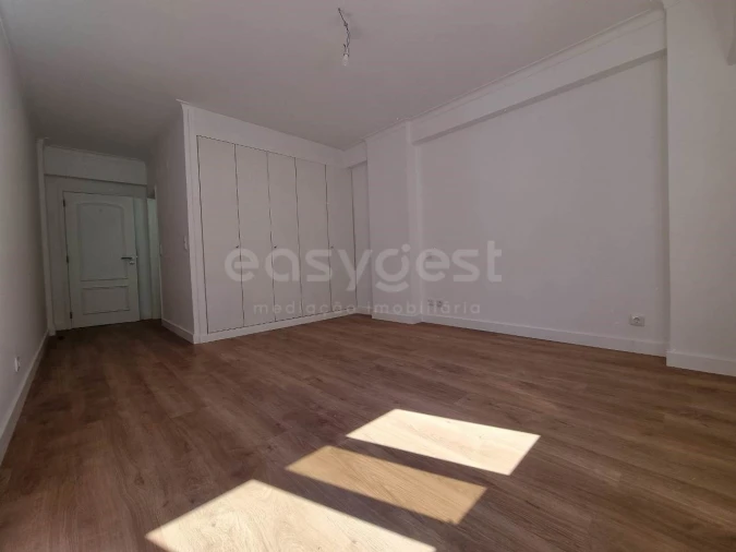 Apartamento T3 para Venda em São Domingos de Benfica Foto 4