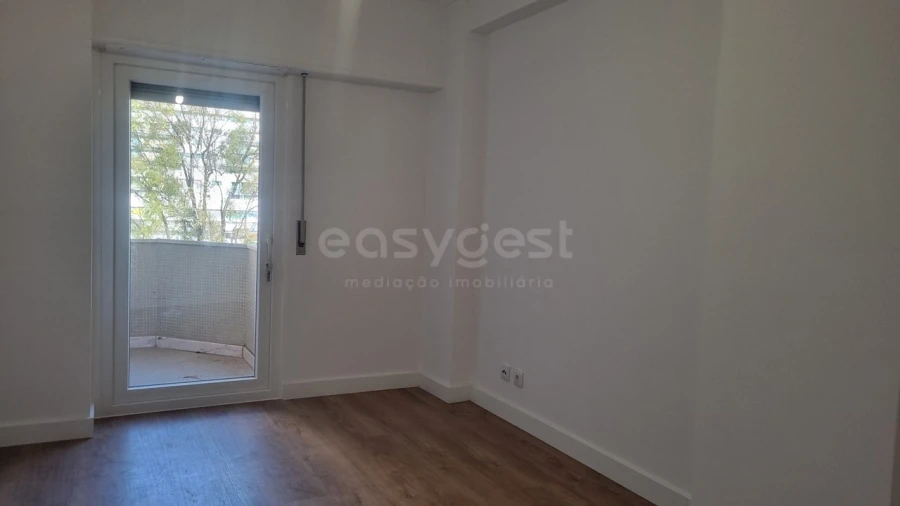 Apartamento T3 para Venda em São Domingos de Benfica Foto 8