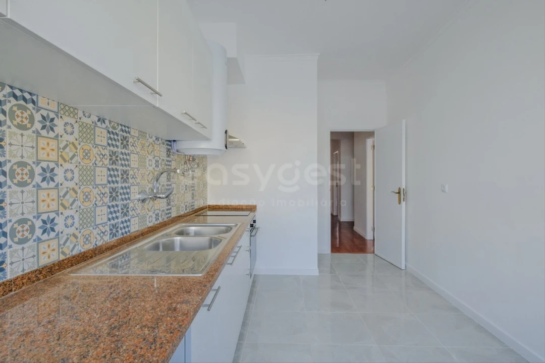 Apartamento T5 para Venda em Moita Foto 4