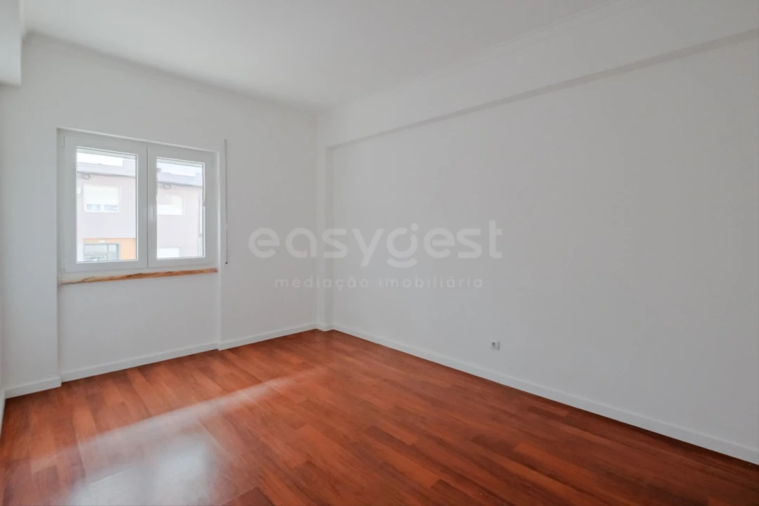 Apartamento T5 para Venda em Moita Foto 7