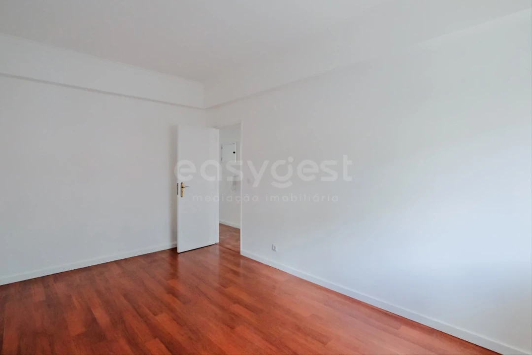 Apartamento T5 para Venda em Moita Foto 8