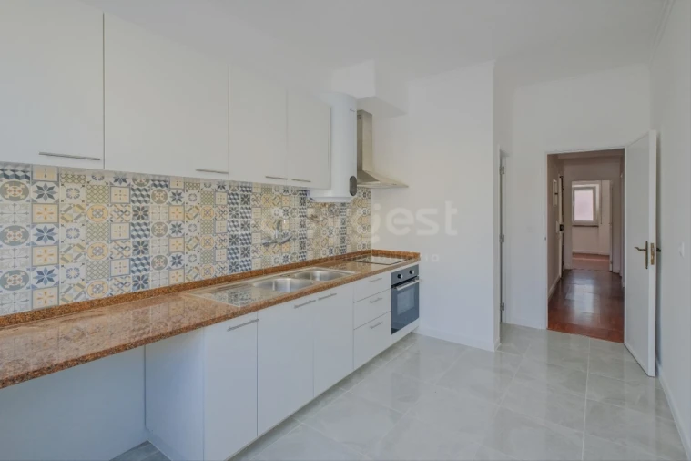 Apartamento T5 para Venda em Moita Foto 3