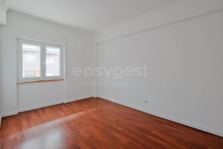 Apartamento T5 para Venda em Moita Foto 7