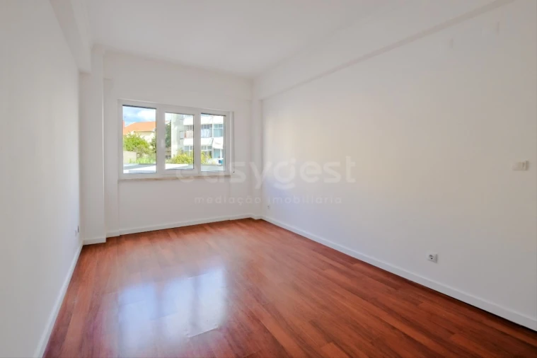 Apartamento T5 para Venda em Moita Foto 9