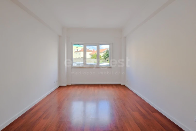 Apartamento T5 para Venda em Moita Foto 10