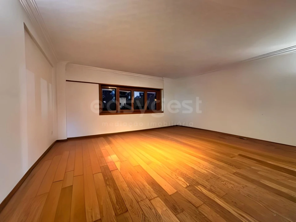 Apartamento T1 para Venda em Alvalade Foto 2