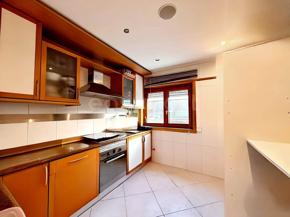 Apartamento T1 para Venda em Alvalade Foto 3