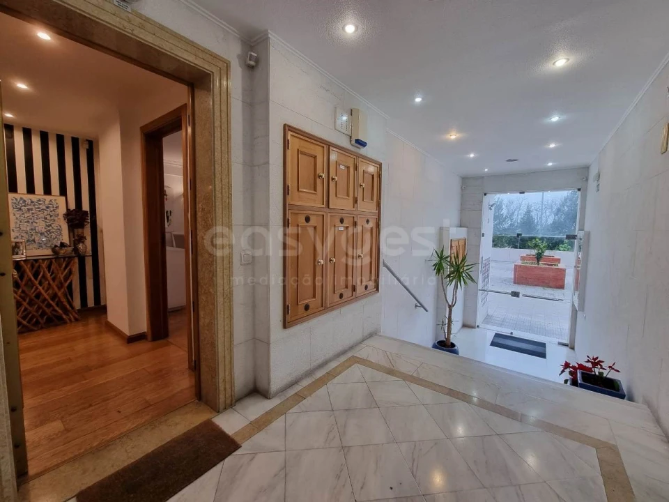 Apartamento T1 para Venda em Alvalade Foto 12