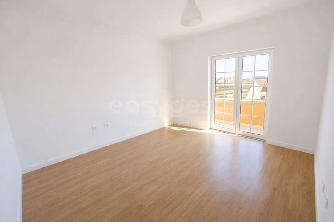 Moradia T4 para Venda em Gambia-Pontes-Alto da Guerra Foto 4