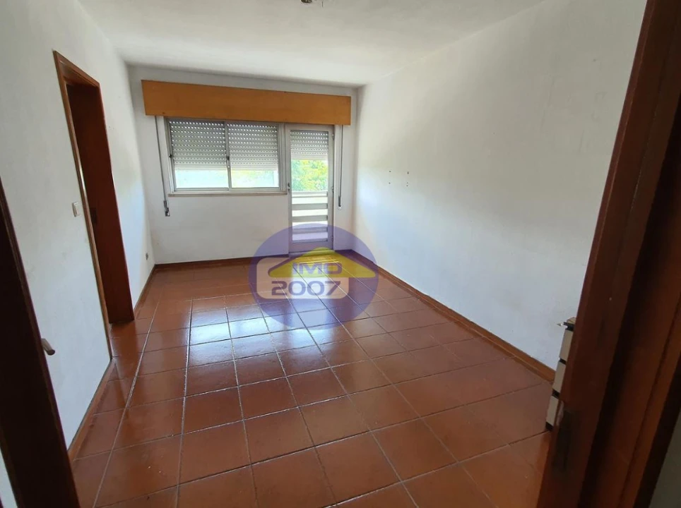 Apartamento T3 para Venda em Vilar de Andorinho Foto 3