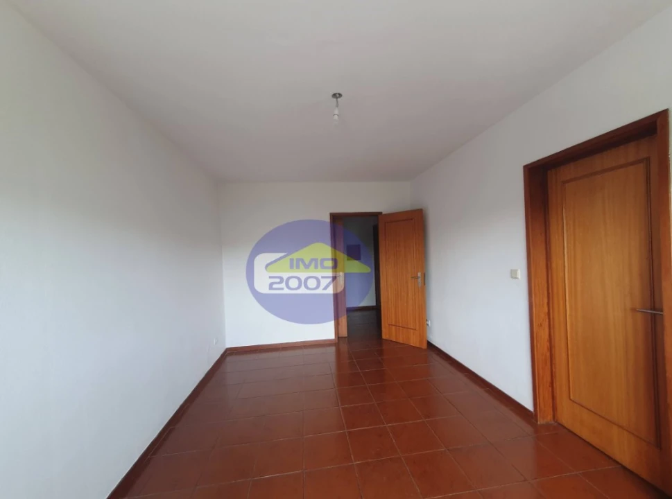 Apartamento T3 para Venda em Vilar de Andorinho Foto 5