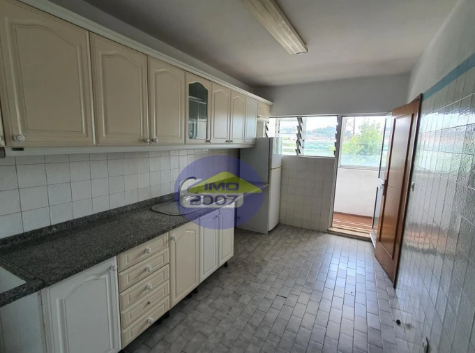 Apartamento T3 para Venda em Vilar de Andorinho Foto 4