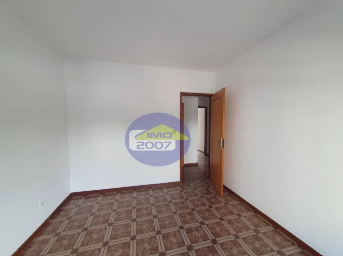 Apartamento T3 para Venda em Vilar de Andorinho Foto 8