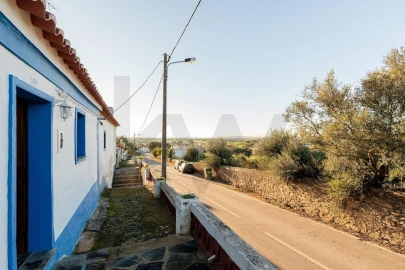 Moradia T2 para Venda em Campo e Campinho