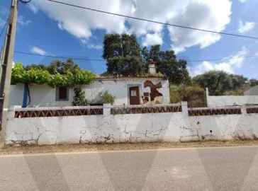 Moradia T1 para Venda em Campo e Campinho