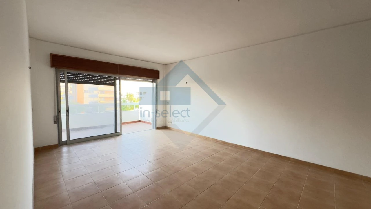 Apartamento T2 para Venda em Quarteira Foto 2