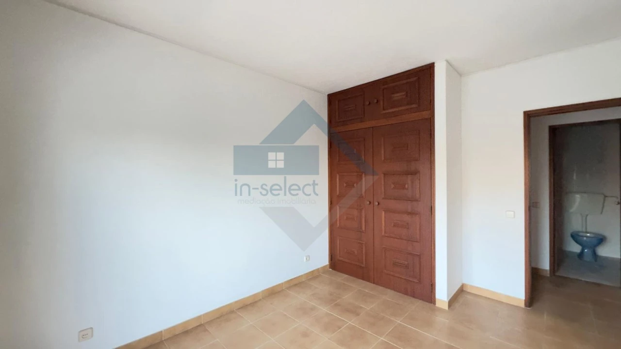 Apartamento T2 para Venda em Quarteira Foto 11
