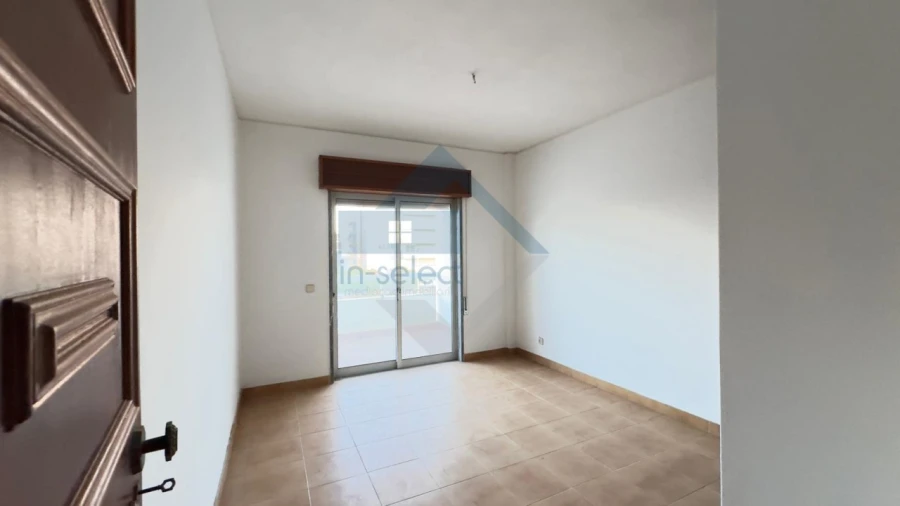 Apartamento T2 para Venda em Quarteira Foto 9