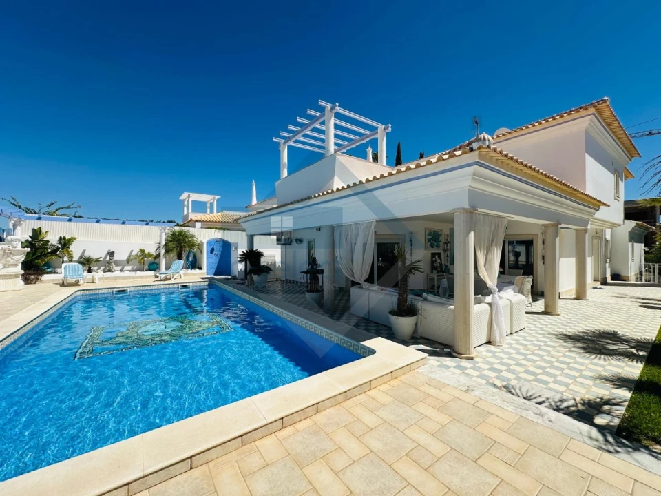 Moradia T4 para Venda em Albufeira e Olhos de Água Foto 1