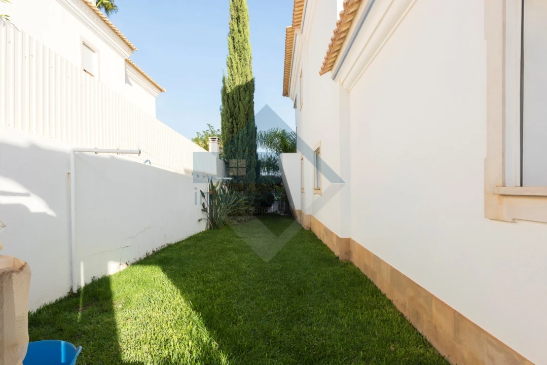 Moradia T4 para Venda em Albufeira e Olhos de Água Foto 16