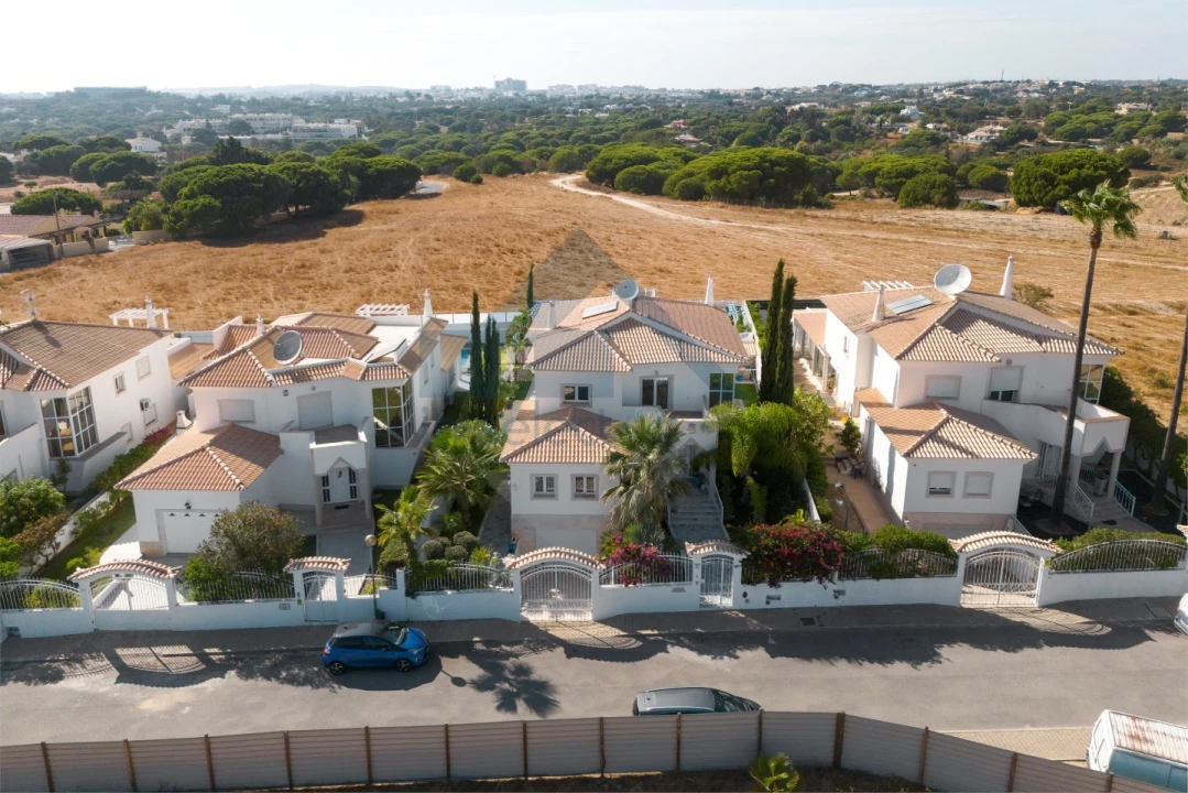 Moradia T4 para Venda em Albufeira e Olhos de Água Foto 50