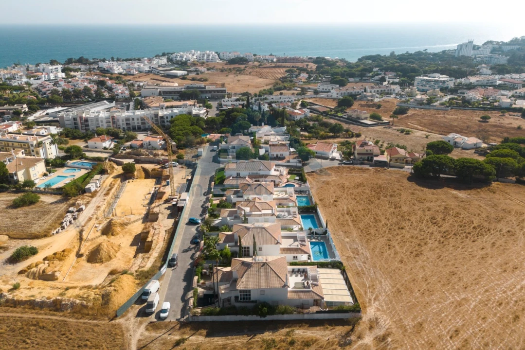 Moradia T4 para Venda em Albufeira e Olhos de Água Foto 51