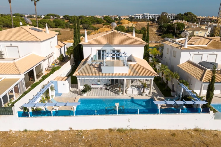 Moradia T4 para Venda em Albufeira e Olhos de Água Foto 6