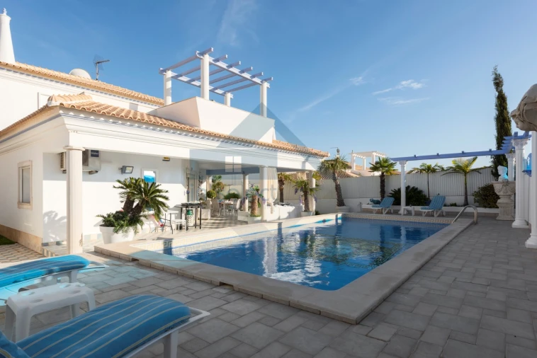 Moradia T4 para Venda em Albufeira e Olhos de Água Foto 10