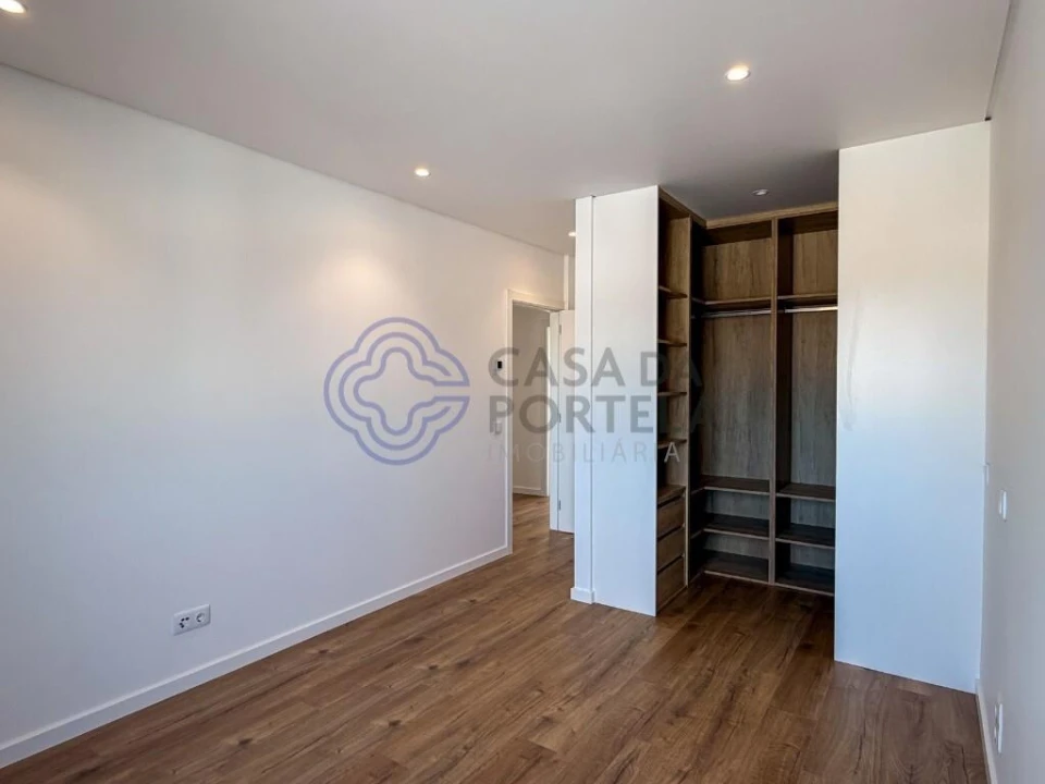 Moradia T3 para Venda em Montenegro Foto 27