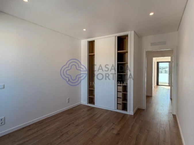 Moradia T3 para Venda em Montenegro Foto 29