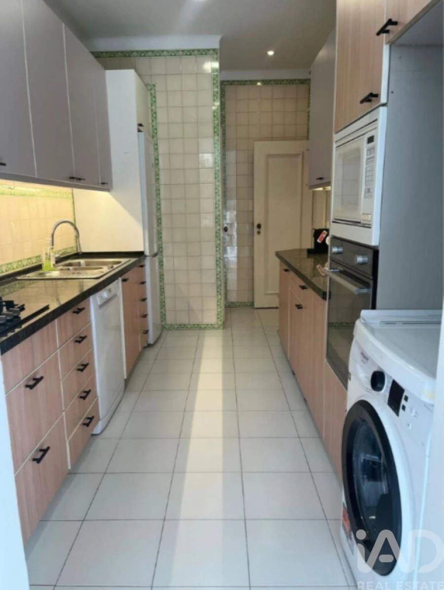 Apartamento T4 para Arrendamento em Avenidas Novas Foto 10