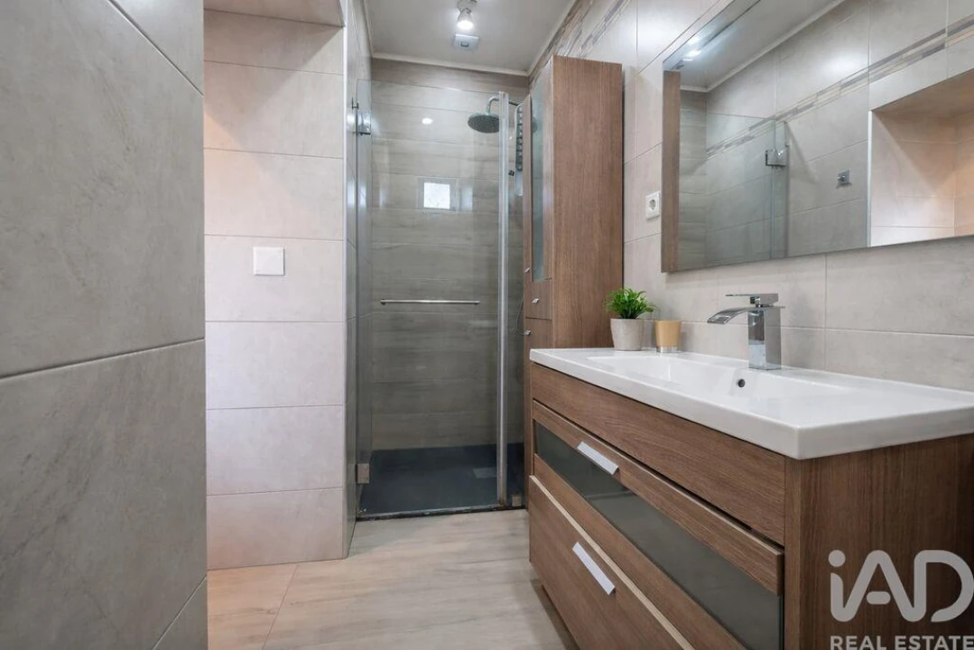 Apartamento para Venda em Vilar de Andorinho Foto 13