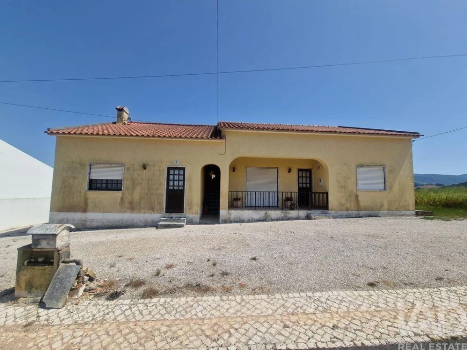 Moradia T4 para Venda em Lamas e Cercal Foto 1