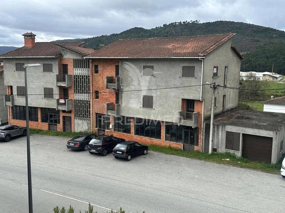 Prédio para Venda em Planalto de Monforte (Oucidres e Bobadela) Foto 3