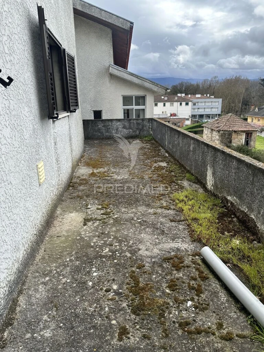 Prédio para Venda em Planalto de Monforte (Oucidres e Bobadela) Foto 8
