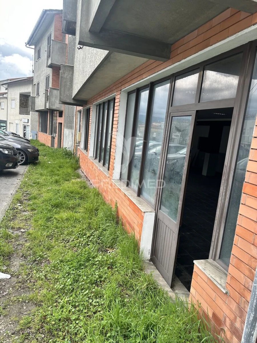 Prédio para Venda em Planalto de Monforte (Oucidres e Bobadela) Foto 12