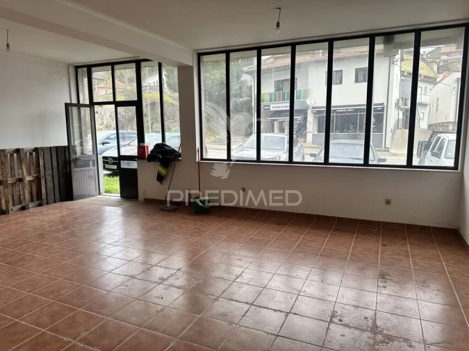 Prédio para Venda em Planalto de Monforte (Oucidres e Bobadela) Foto 10